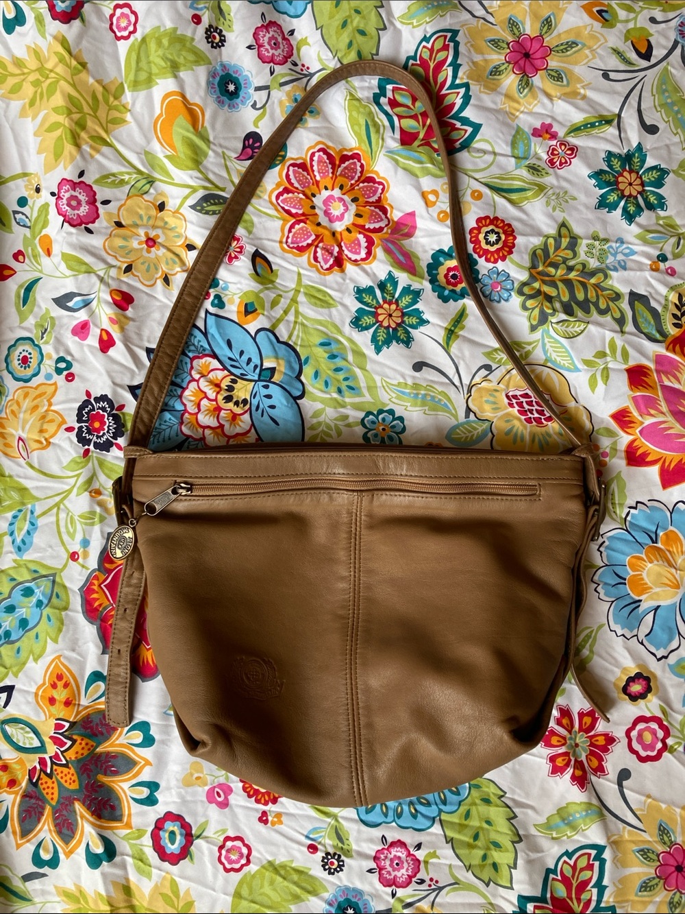 Huge Capacity Stone Mountain Accessories Tan Leather Shoulder Bag